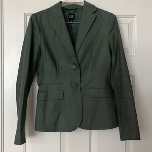 Green jacket, fully lined size 8, 2 open pockets